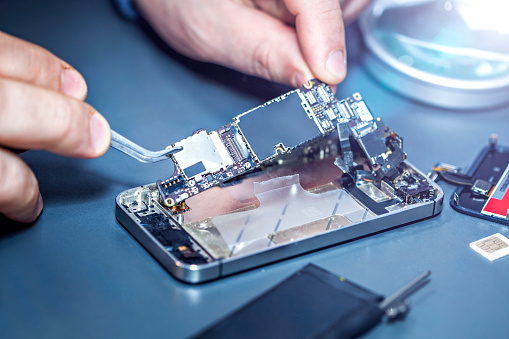 Cell Phone in Distress? Count on Us for Comprehensive Repair